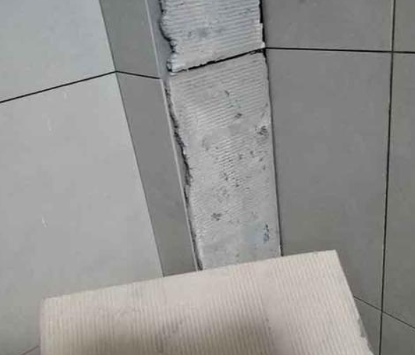 姑苏瓷砖空鼓维修公司分享下厨房瓷砖脱落的补救措施。